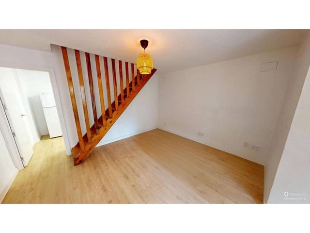 3 bedroom Villa for rent in Apostol Santiago, Madrid city - € 1,500 (Ref: 9676670)