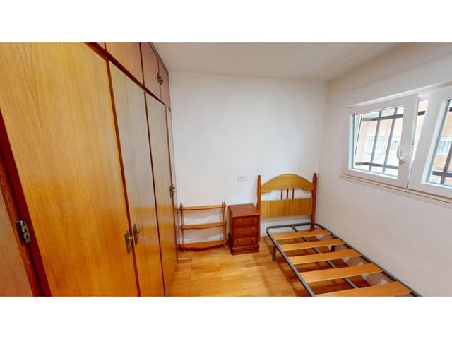 3 bedroom Villa for rent in Apostol Santiago, Madrid city - € 1,500 (Ref: 9676670)