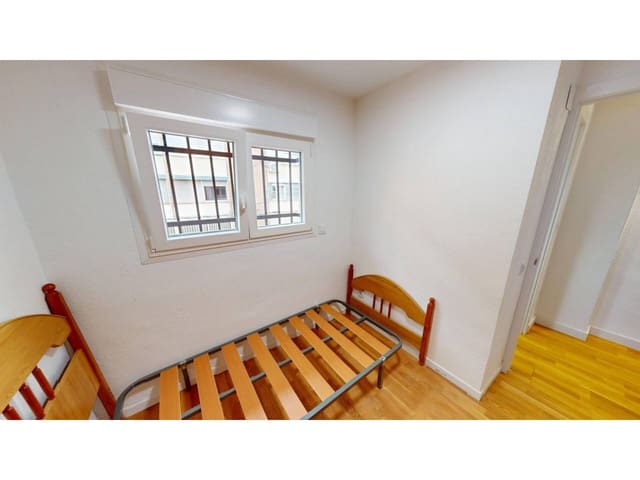 3 bedroom Villa for rent in Apostol Santiago, Madrid city - € 1,500 (Ref: 9676670)