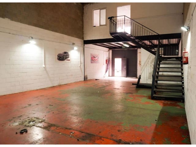 Business for rent in Gines - € 550 (Ref: 9714400)