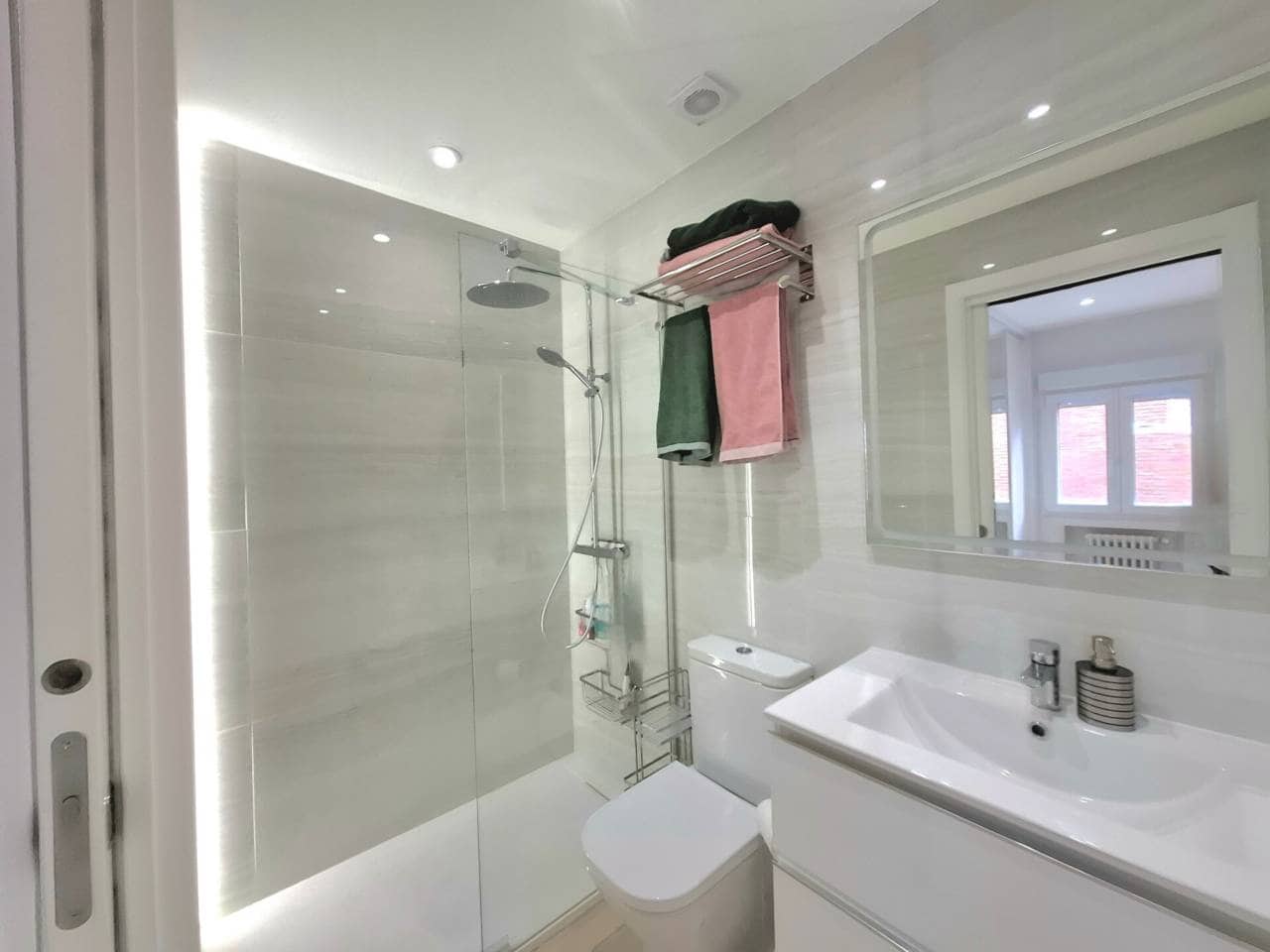 2 bedroom Flat for rent in Madrid city - € 1,500 (Ref: 9726362)