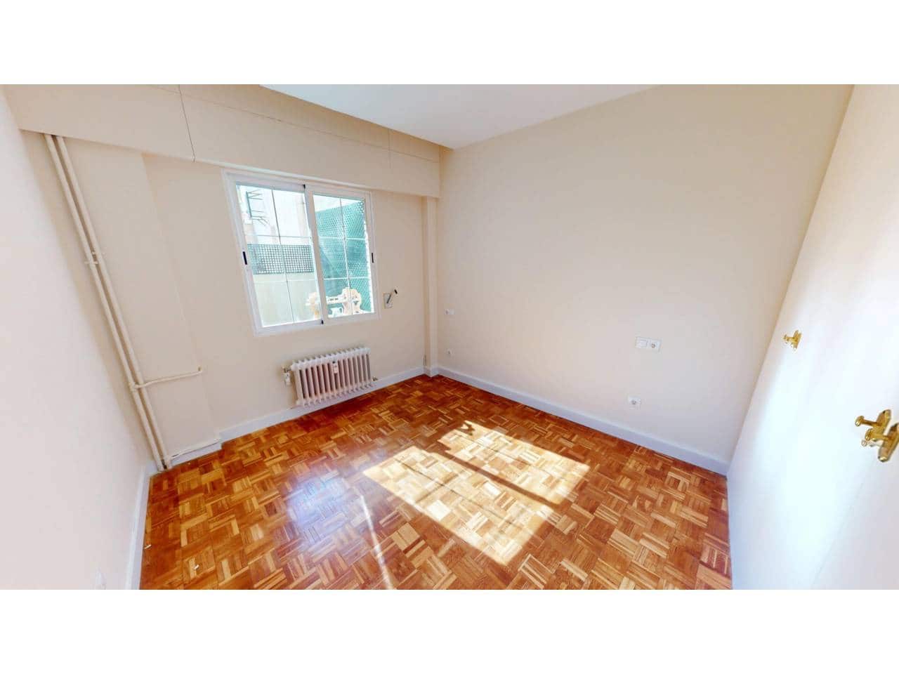 2 bedroom Flat for rent in Madrid city - € 1,400 (Ref: 9761625)