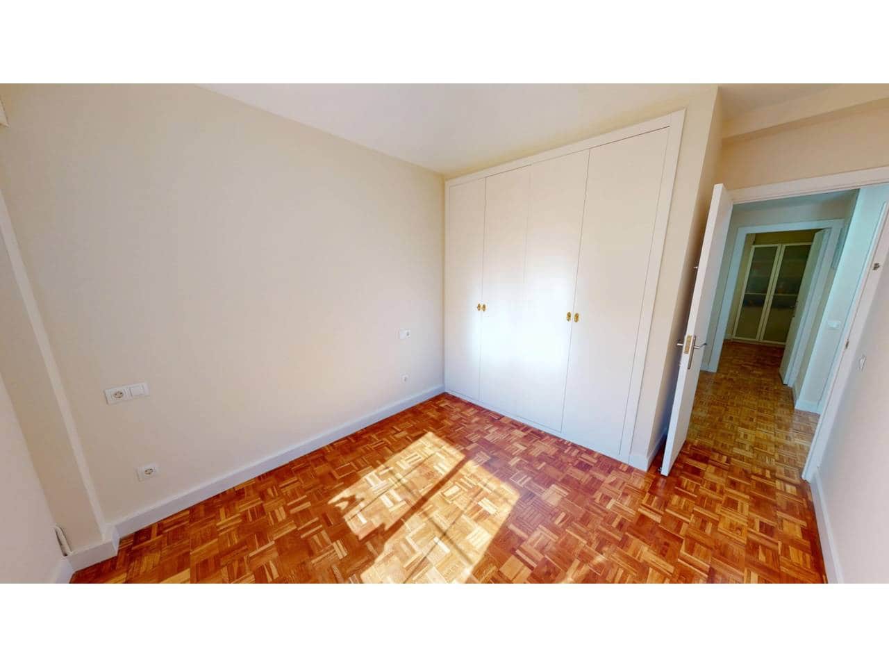 2 bedroom Flat for rent in Madrid city - € 1,400 (Ref: 9761625)