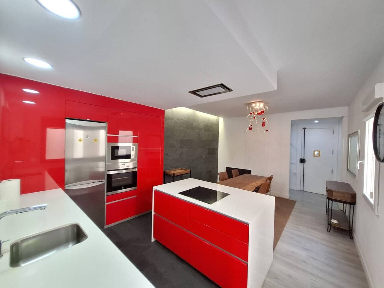 3 soveværelse Lejlighed til leje i Madrid by - € 2.100 (Ref: 9819767)