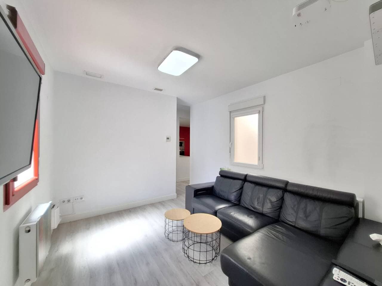 3 soveværelse Lejlighed til leje i Madrid by - € 2.100 (Ref: 9819767)