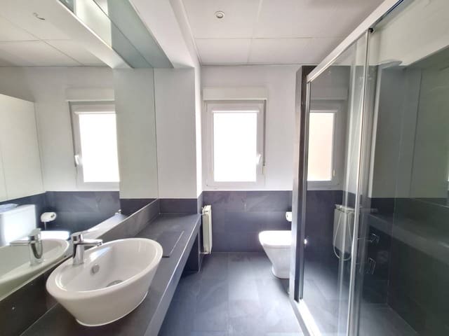 3 soveværelse Lejlighed til leje i Madrid by - € 2.100 (Ref: 9819767)