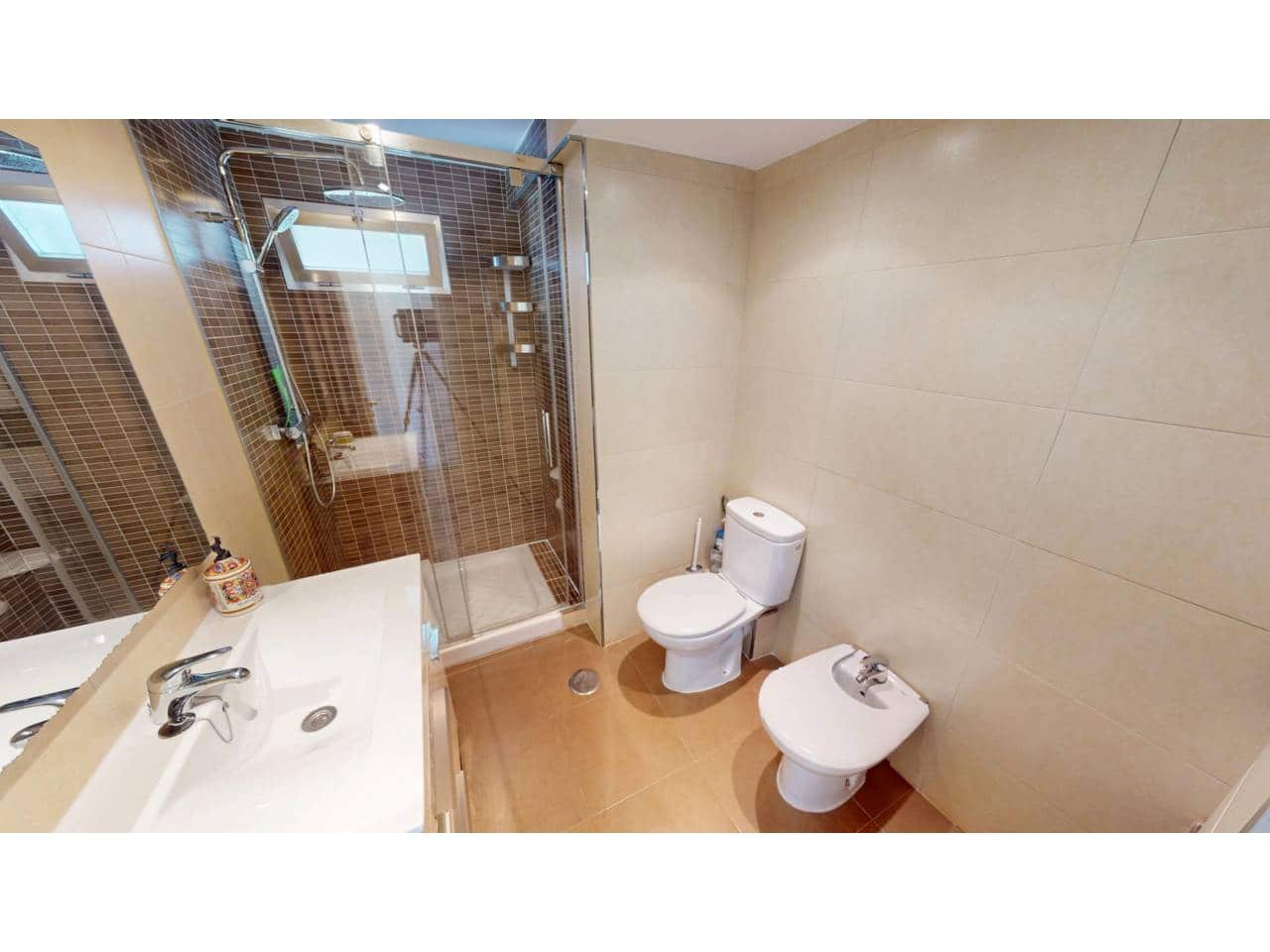 Piso de 3 habitaciones en Móstoles en alquiler - 1.350 € (Ref: 9842024)