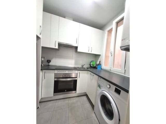 4 sovrum Lägenhet att hyra i Madrid stad - 1 700 € (Ref: 9880490)