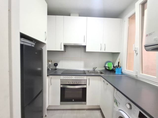 4 sovrum Lägenhet att hyra i Madrid stad - 1 700 € (Ref: 9880490)