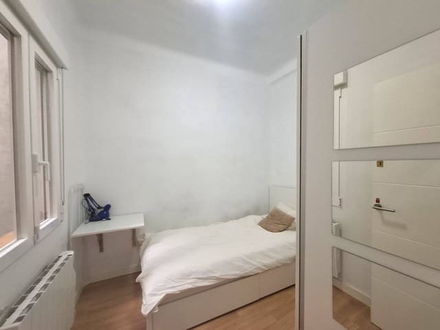 4 sovrum Lägenhet att hyra i Madrid stad - 1 700 € (Ref: 9880490)
