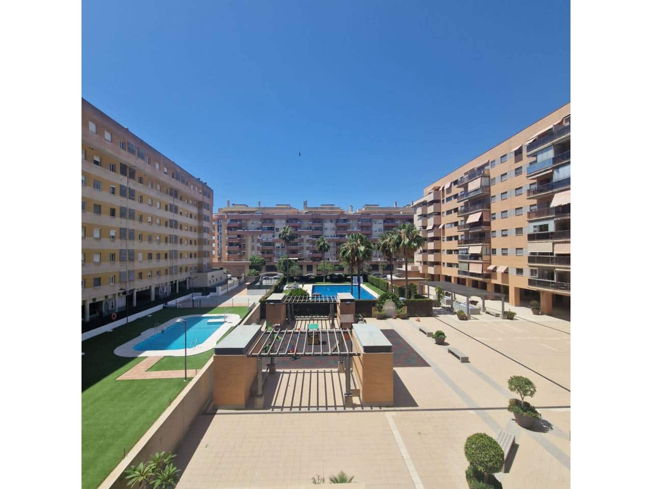 2 bedroom Flat for rent in Malaga city with pool garage - € 1,550 (Ref: 9902698)