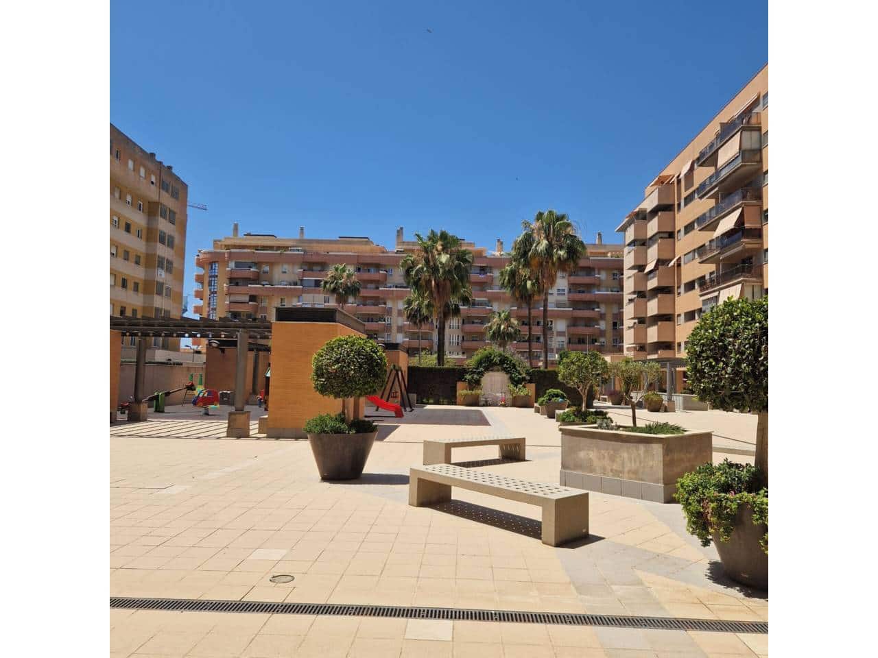 2 bedroom Flat for rent in Malaga city with pool garage - € 1,550 (Ref: 9902698)