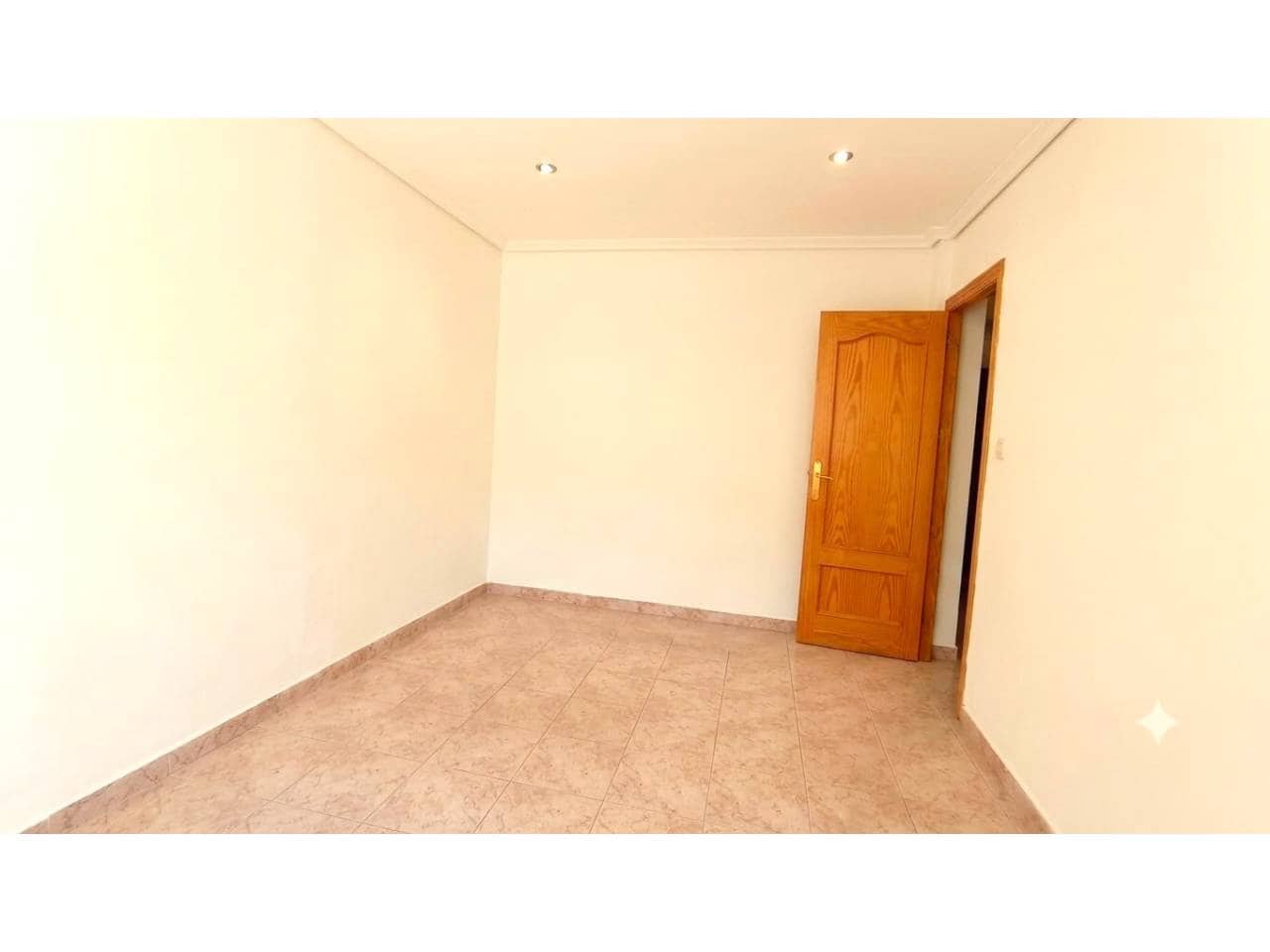 3 quarto Apartamento para arrendar em Almassora / Almazora - 600 € (Ref: 9926624)