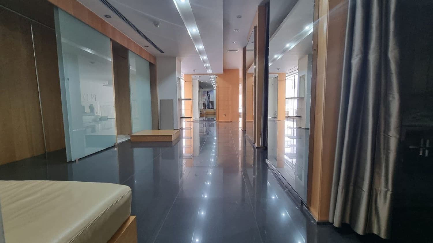 Commercial for sale in Palencia city - € 500,000 (Ref: 10099523)