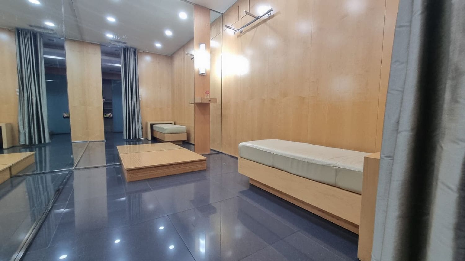 Commercial for sale in Palencia city - € 500,000 (Ref: 10099523)