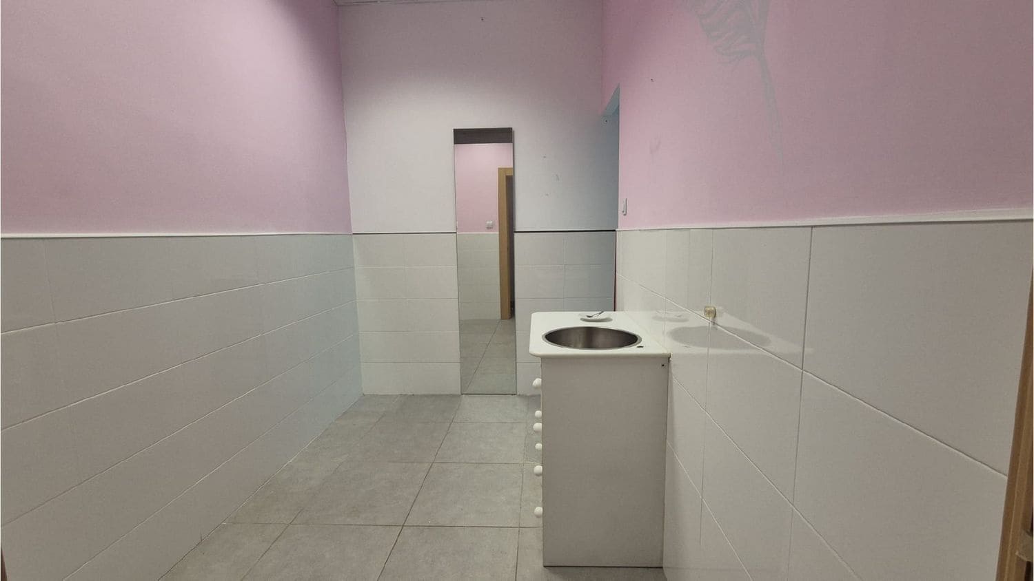 Kommersiell til leie i Palencia by - € 550 (Ref: 10099538)
