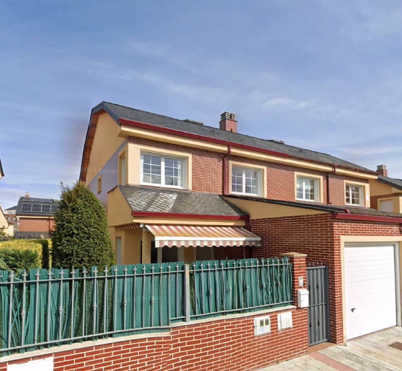 Villa for sale in Villamuriel de Cerrato with garage - € 285,000 (Ref: 10106576)