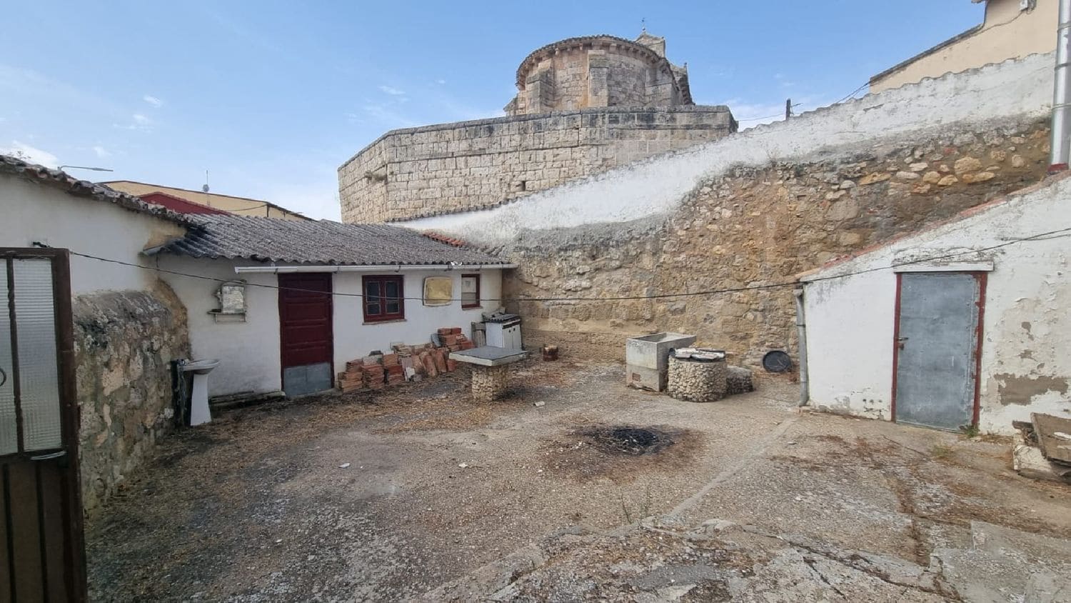 Townhouse for sale in Valdeolmillos - € 25,000 (Ref: 10130467)