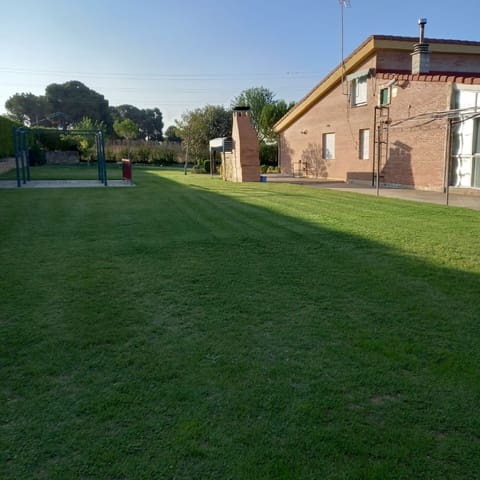 Finca/Country House for sale in Palencia city - € 300,000 (Ref: 10130468)
