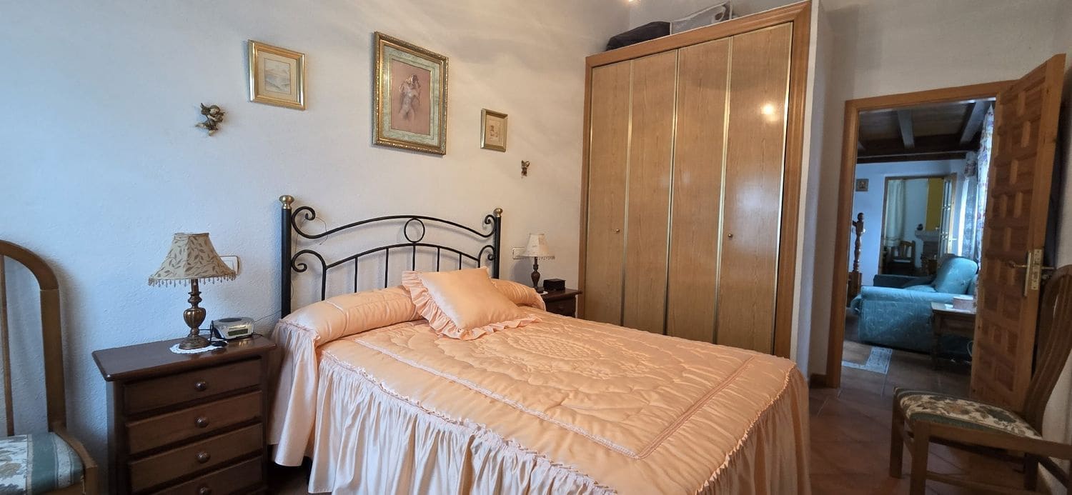 Finca/Country House for sale in Palencia city - € 300,000 (Ref: 10130468)