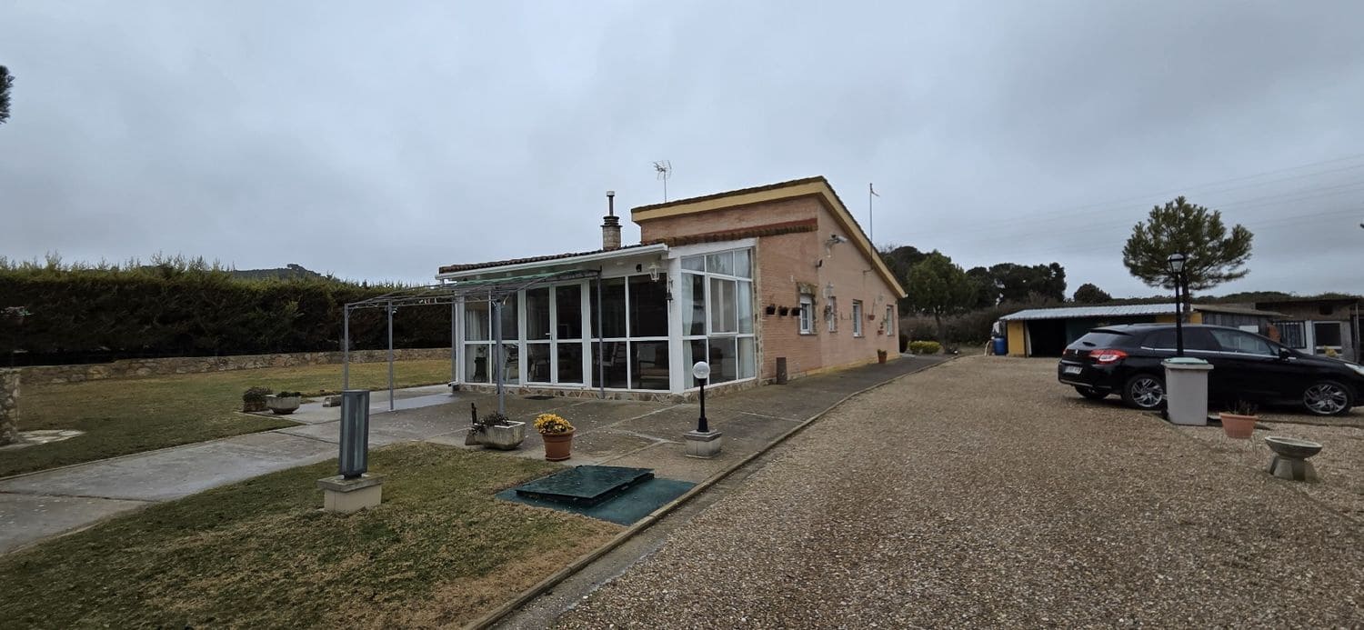 Finca/Country House for sale in Palencia city - € 300,000 (Ref: 10130468)