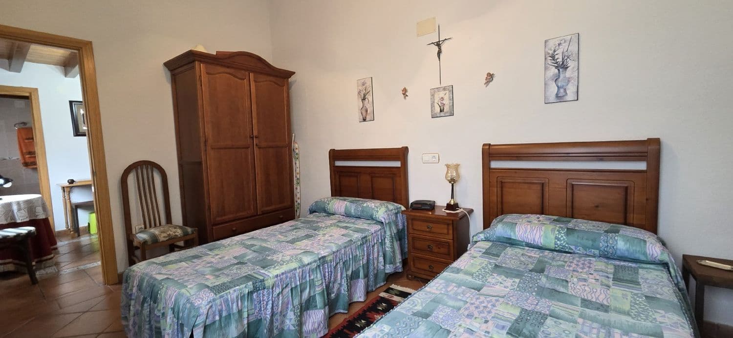 Finca/Country House for sale in Palencia city - € 300,000 (Ref: 10130468)