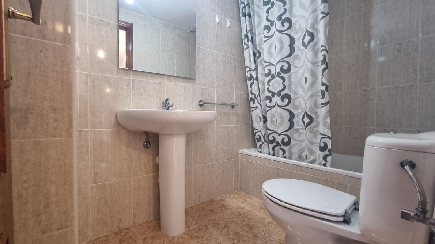 Lejlighed til leje i Palencia by - € 600 (Ref: 10168078)
