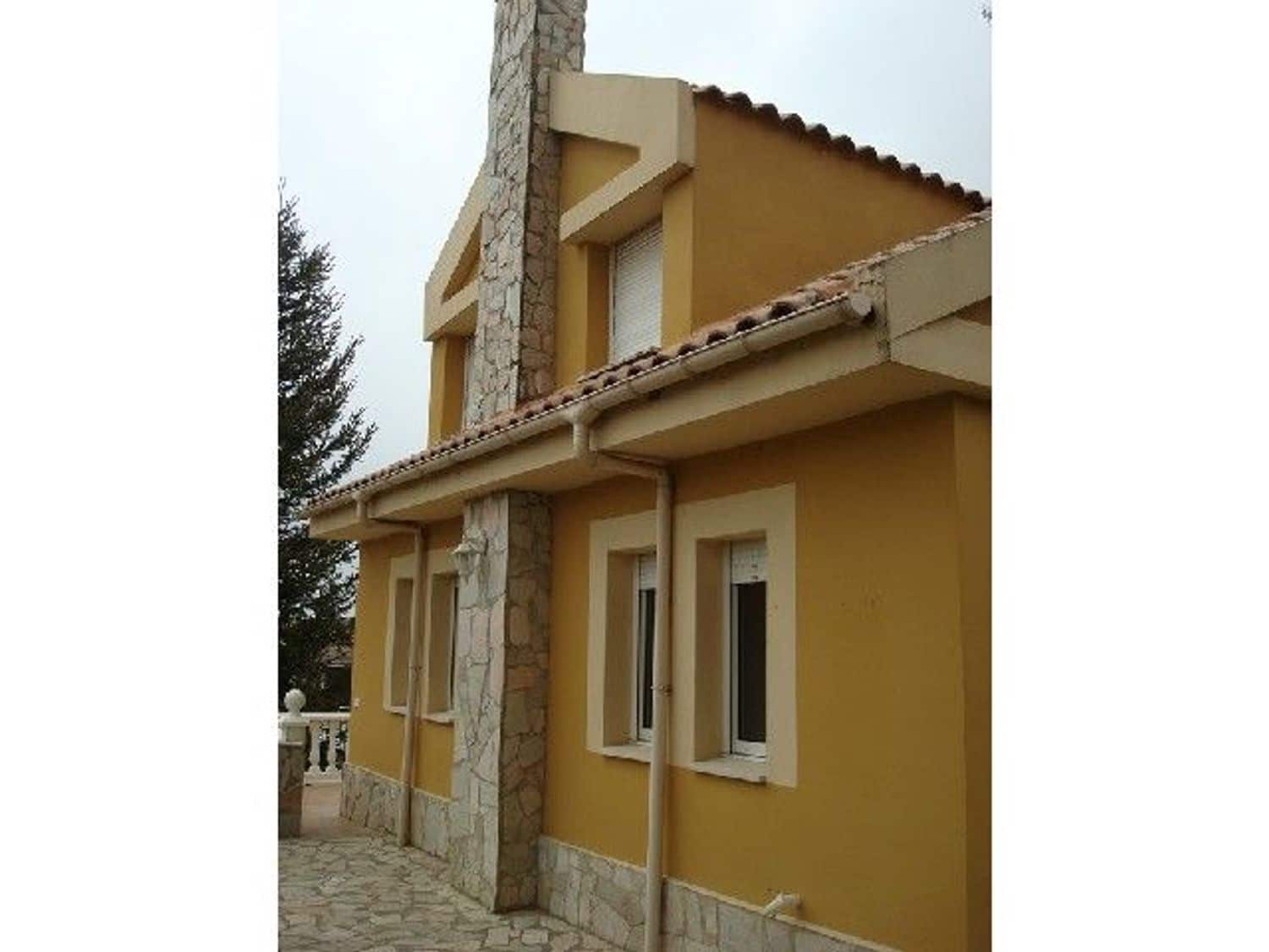 Chalet en Monzón de Campos en venta - 290.000 € (Ref: 3835844)