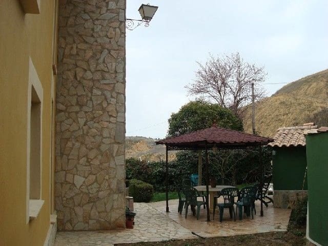 Chalet en Monzón de Campos en venta - 290.000 € (Ref: 3835844)
