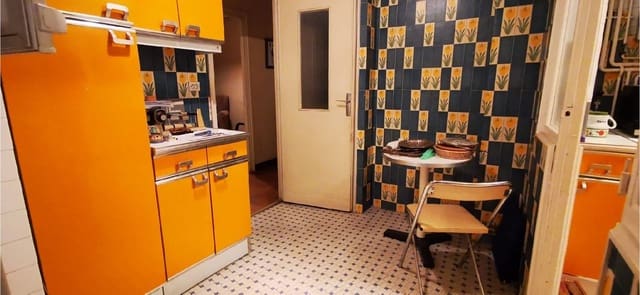 4 bedroom Apartment for sale in Palencia city - € 250,000 (Ref: 3835998)