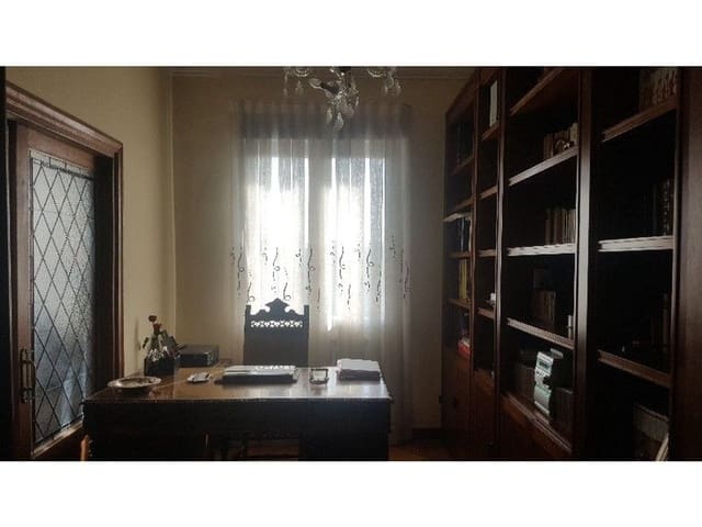 5 bedroom Apartment for sale in Palencia city - € 430,000 (Ref: 4222107)