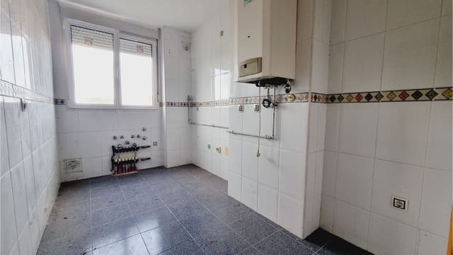 3 bedroom Apartment for sale in Palencia city - € 140,000 (Ref: 4392723)