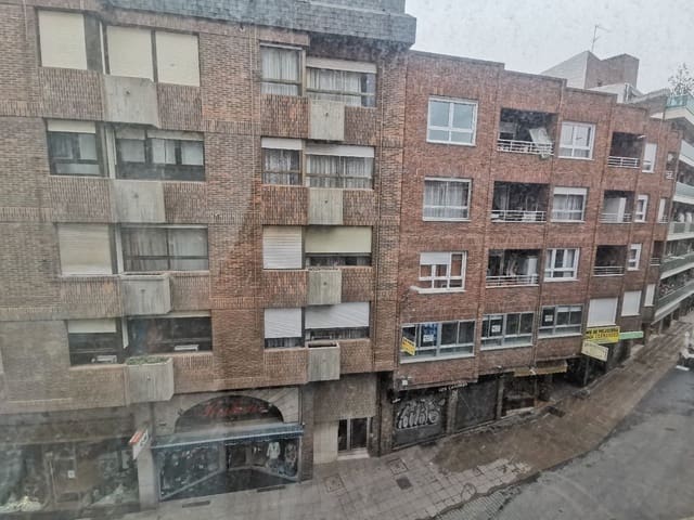 Kontor til leie i Palencia by - € 600 (Ref: 6093711)