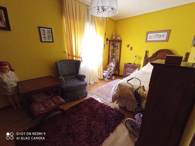 4 bedroom Apartment for sale in Palencia city - € 220,000 (Ref: 6420789)