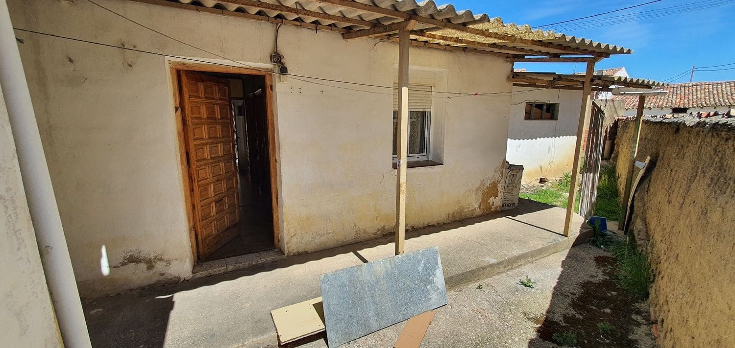 3 soveværelse Byhus til salg i Grijota - € 37.500 (Ref: 6906654)