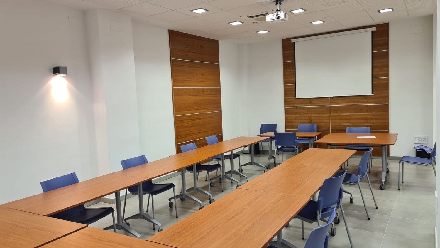 Erhverv til leje i Palencia by - € 1.000 (Ref: 6906671)