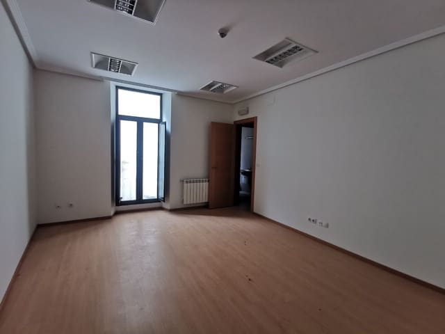 Biuro na sprzedaż w Miasto Palencia - 150 900 € (Ref: 6906690)