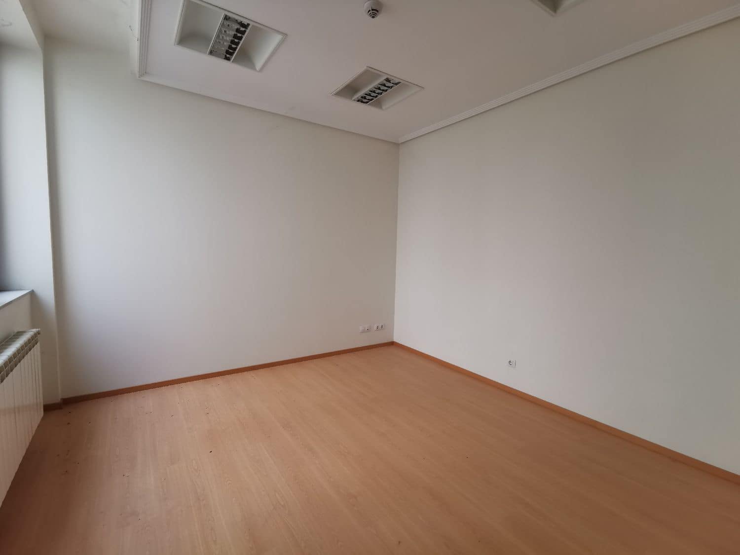 Biuro do wynajęcia w Miasto Palencia - 400 € (Ref: 7859480)