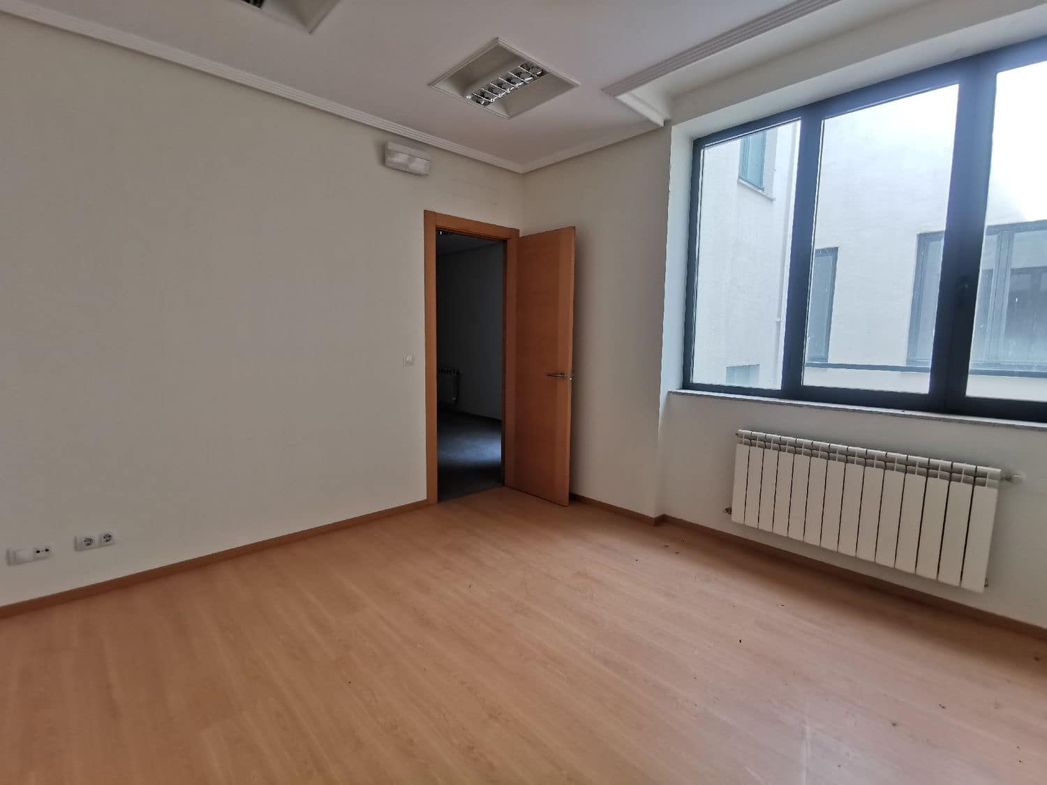 Biuro do wynajęcia w Miasto Palencia - 400 € (Ref: 7859480)
