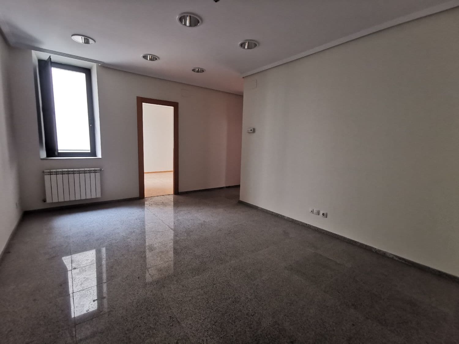 Biuro do wynajęcia w Miasto Palencia - 400 € (Ref: 7859480)