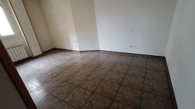 4 bedroom Apartment for sale in Palencia city - € 183,000 (Ref: 7859497)