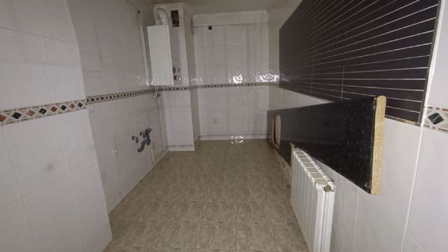 4 bedroom Apartment for sale in Palencia city - € 183,000 (Ref: 7859497)