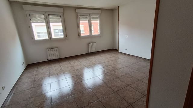 4 bedroom Apartment for sale in Palencia city - € 183,000 (Ref: 7859497)
