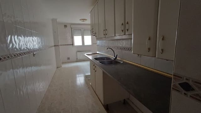 4 bedroom Apartment for sale in Palencia city - € 183,000 (Ref: 7859497)