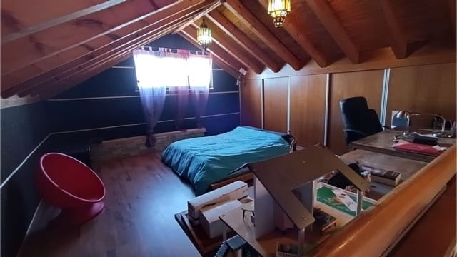 4 bedroom Business for sale in Palencia city - € 415,000 (Ref: 7859526)