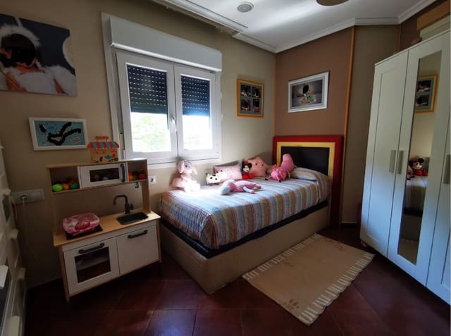 3 bedroom Townhouse for sale in Venta de Baños - € 180,000 (Ref: 7859594)