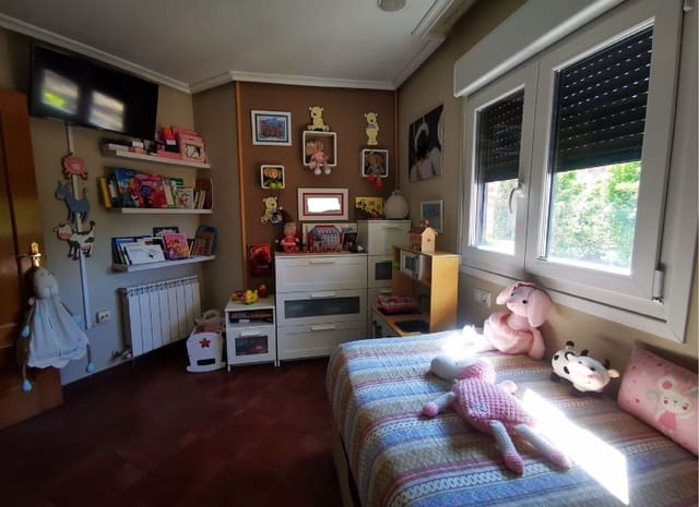 3 bedroom Townhouse for sale in Venta de Baños - € 180,000 (Ref: 7859594)