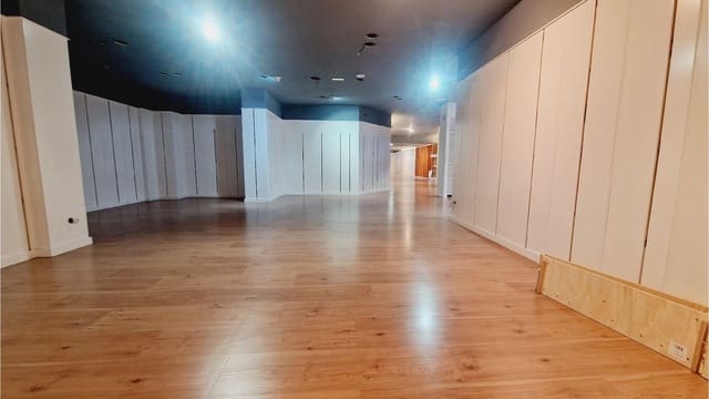 Komercyjne do wynajęcia w Miasto Palencia - 2 850 € (Ref: 7859601)