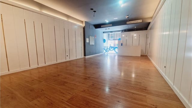 Komercyjne do wynajęcia w Miasto Palencia - 2 850 € (Ref: 7859601)