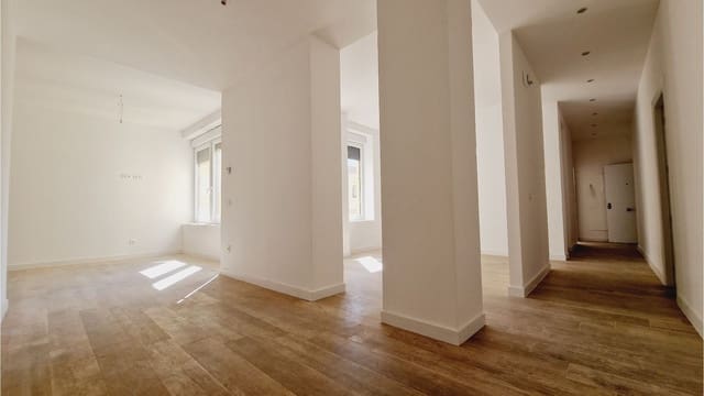 5 bedroom Apartment for sale in Palencia city with garage - € 565,000 (Ref: 7859602)